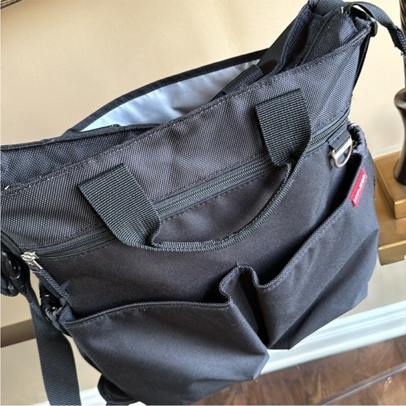❣️SKIP HOP BLACK DIAPER BAG ~ CONVERTIBLE SHOULDER STRAP - Picture 5 of 16